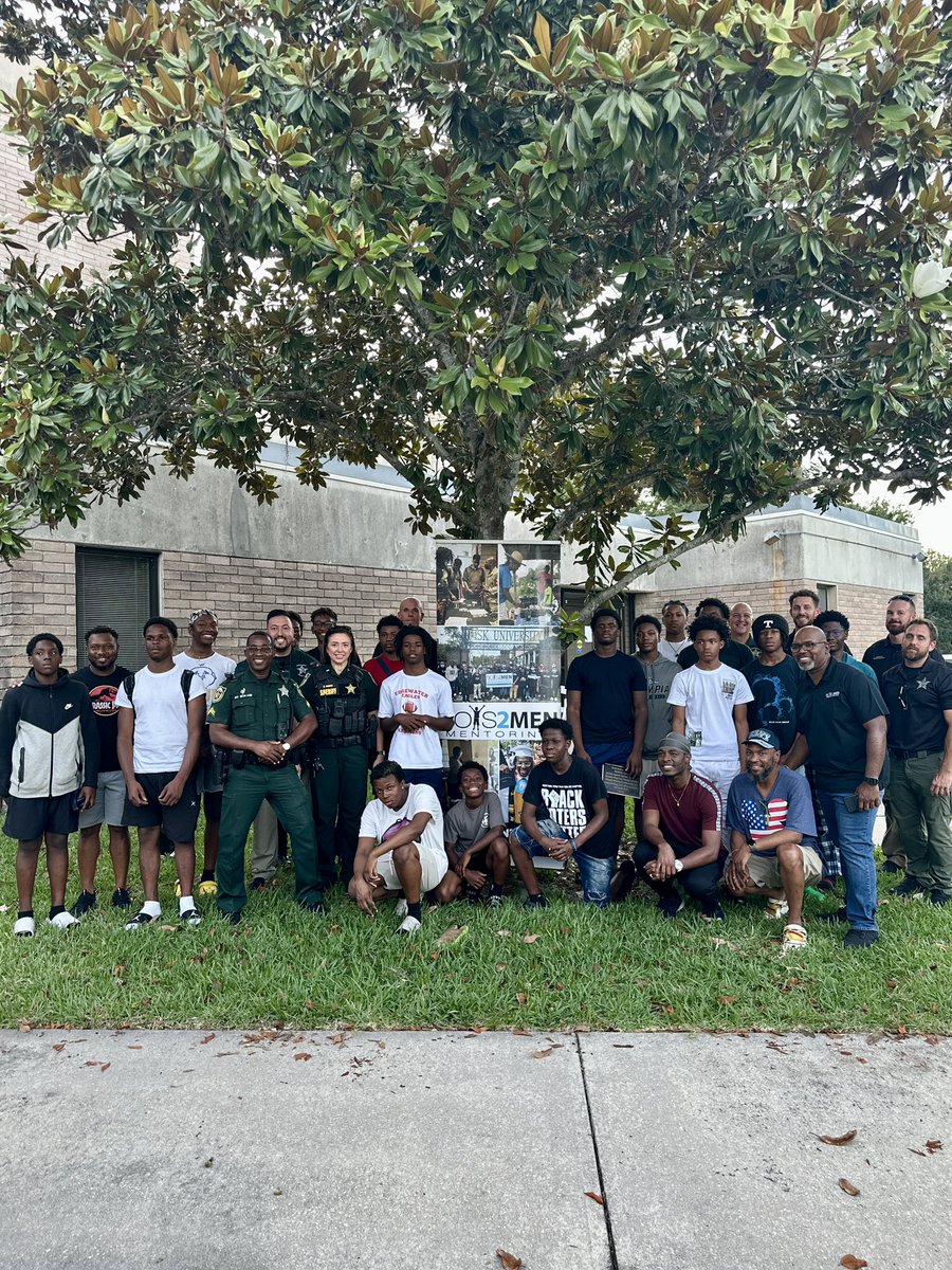 Tonight, the Orange County Sheriff's Office and young people in our community came together for "Summer of Success" at the Orlando Family Stage. 

Central Florida Urban League (<a href="/CFUrbanLeague/">Central Florida Urban League</a>) and the Office of Attorney General James Uthmeier hosted OCSO deputies, Boys 2 Men