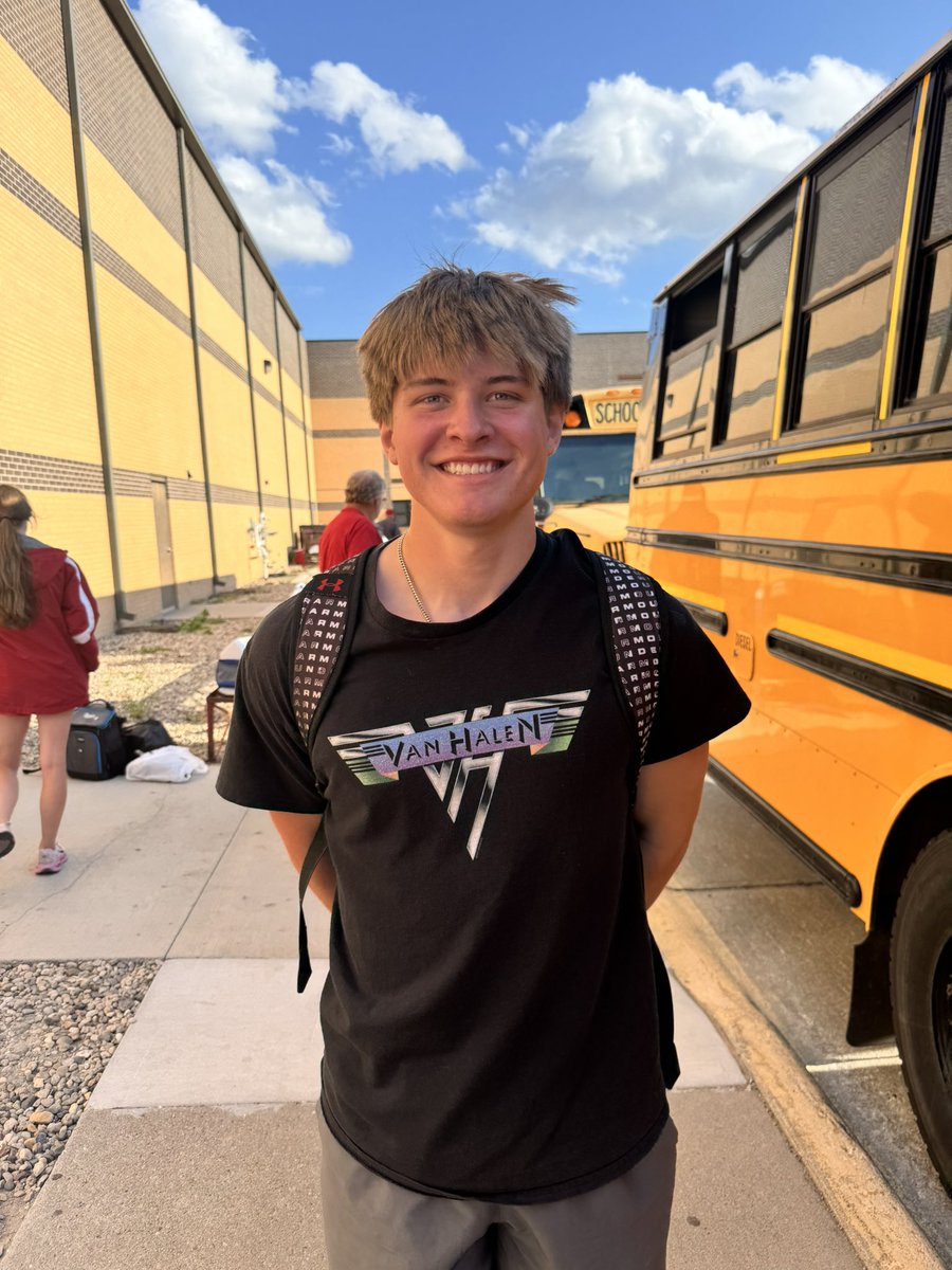 Congratulations to Danny Kollars on placing 🥈 in pole vault and qualifying for STATE!