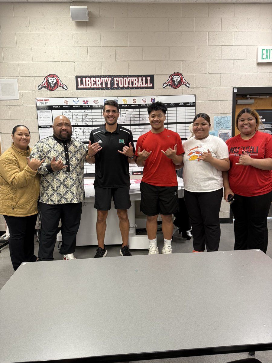 TJ Fo'ilefutu🇦🇸 (@tjfoilefutu8) on Twitter photo After a great meeting and conversation with <a href="/CoachPuu/">Jordan Pu'u-Robinson</a> I am humbled to receive a full scholarship offer at <a href="/UH_FBRecruits/">Hawaii Football Recruiting</a> to play RB. All glory to God. TY Jesus. All God Never Ever Us 🙏🏽. #braddahhood #684to808 <a href="/LibertyFBLions/">Liberty Lions Football</a>
<a href="/coachthomasfb/">Colin Thomas</a> <a href="/Davis44Shoot/">Brett Davis</a> <a href="/alpha_lbu/">Jason Bowman</a> <a href="/lmzworld_/">LIMITZ™️</a> After a great meeting and conversation with <a href="/CoachPuu/">Jordan Pu'u-Robinson</a> I am humbled to receive a full scholarship offer at <a href="/UH_FBRecruits/">Hawaii Football Recruiting</a> to play RB. All glory to God. TY Jesus. All God Never Ever Us 🙏🏽. #braddahhood #684to808 <a href="/LibertyFBLions/">Liberty Lions Football</a>
<a href="/coachthomasfb/">Colin Thomas</a> <a href="/Davis44Shoot/">Brett Davis</a> <a href="/alpha_lbu/">Jason Bowman</a> <a href="/lmzworld_/">LIMITZ™️</a>