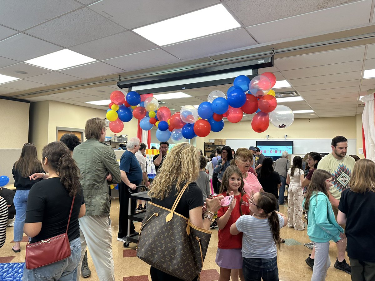 GoMESDukes's tweet image. 5th grade Carnival STEM fair! 🎡🎟️🎠@marlborosd @MsAmodeoAP