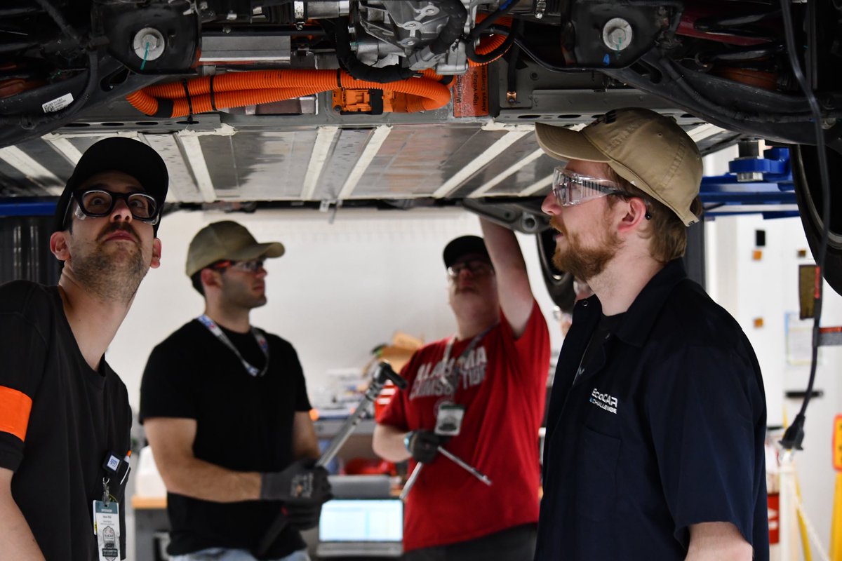 UAEcoCAR's tweet image. “There’s magic in the desert.” -Jesse Alley

Yuma has been nothing short of exciting so far! Our team has overcome great challenges and kept the tide rolling. Events, here we come!

#UAEcoCAR #EcoCAREVChallenge #BamaEngineering #RollTide