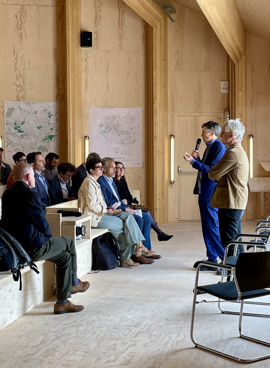 Ouverture de l’atelier organisé par l’Apur « Eau visible &amp; invisible » à Versailles dans le cadre de la #BAP2025.
Échanges sur la place de l’eau dans la ville, aux côtés d’une vingtaine de partenaires.
#apur #eau