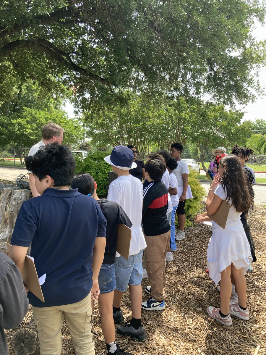 Zaragoza_PL's tweet photo. Check out Dr. Thompson’s 5th grade class from yesterday’s field trip to the Urban County Farm Expo! Thank you to @txextension and all who hosted our 3rd-5th grade Eagles for such a fun day on the farm! 🧑‍🌾🌾🍅 https://t.co/tZeH8eXg5S