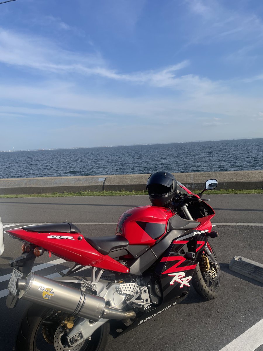 p_ple_'s tweet photo. ‼️拡散希望‼️

バイク盗難に遭いました‼️
ホンダCBR954RR FireBlade (SC50)
逆車ED仕様

場所　千葉市若葉区大宮町　

特徴　ノーマルフェンダー

自宅に停めてたところやられました
昨日の5/15 22時以降〜16未明だと思われます。

#バイク盗難　#車両盗難
#CBR954RR https://t.co/CgEKXCDdJa