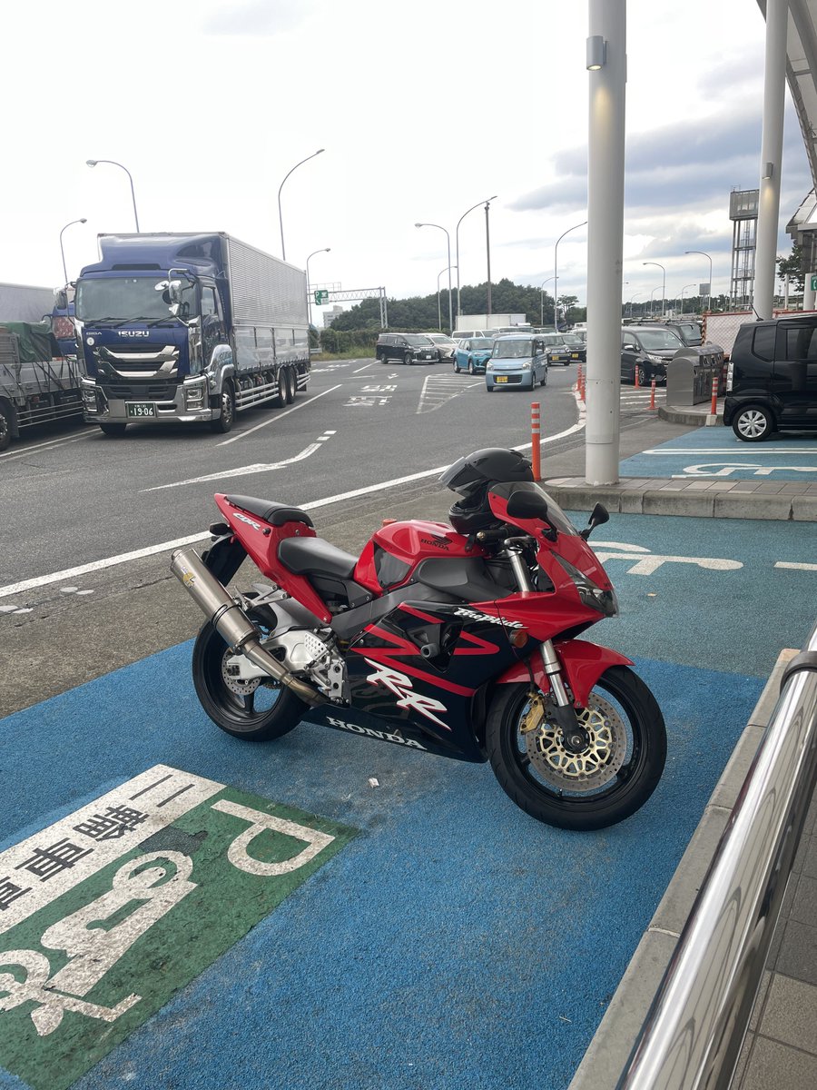 p_ple_'s tweet photo. ‼️拡散希望‼️

バイク盗難に遭いました‼️
ホンダCBR954RR FireBlade (SC50)
逆車ED仕様

場所　千葉市若葉区大宮町　

特徴　ノーマルフェンダー

自宅に停めてたところやられました
昨日の5/15 22時以降〜16未明だと思われます。

#バイク盗難　#車両盗難
#CBR954RR https://t.co/CgEKXCDdJa
