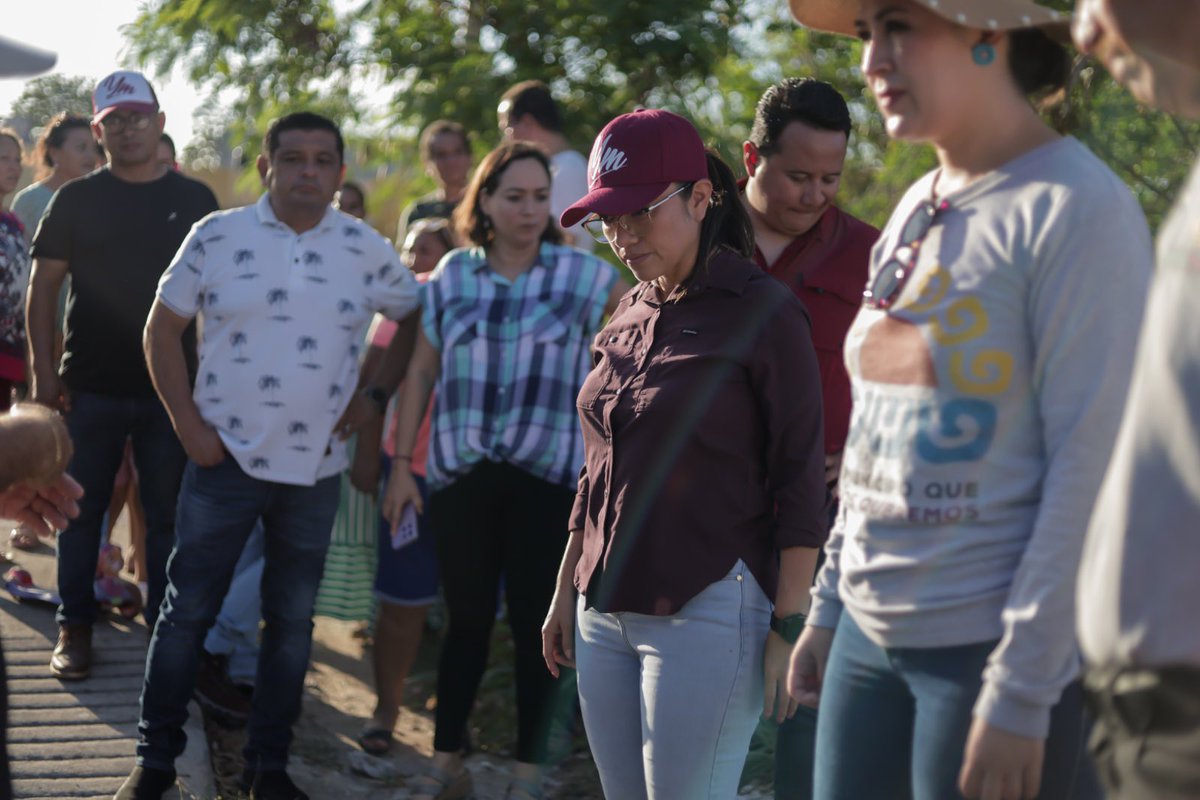 YensunniMtz's tweet photo. Visité la colonia Arboledas de nuestra capital, haciendo un recorrido junto a las vecinas y vecinos, con quienes platiqué y escuché su sentir para seguir trabajando, muy unidos, por la Transformación de su colonia y de todo Othón P. Blanco.

#TransformandoOPB #Arboledas https://t.co/OpwT9tZ8Bk
