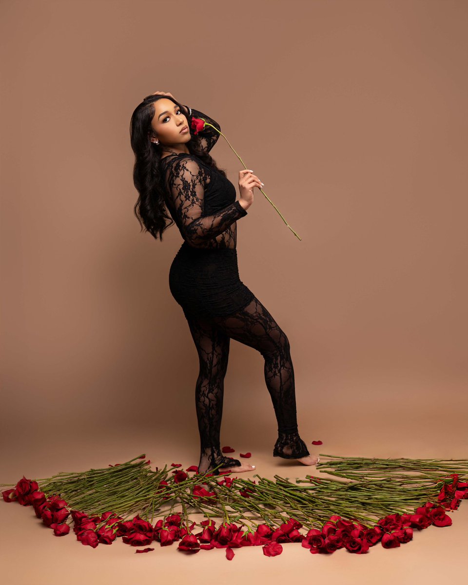 thereaalsamarah's tweet photo. 🥵 https://t.co/iaOJR8Dig6