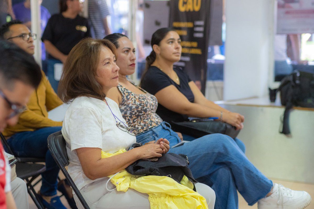 GobCoacalco2022's tweet photo. 💡 Emociones y finanzas: dos fuerzas clave para tomar mejores decisiones.

Gracias a todas y todos los que se unieron al taller Inteligencia Emocional vs Educación Financiera, y al Lic. Alberto Méndez Rosas por compartir herramientas valiosas.

#ContinuidadDeBuenosResultados https://t.co/NQnDvakqhy
