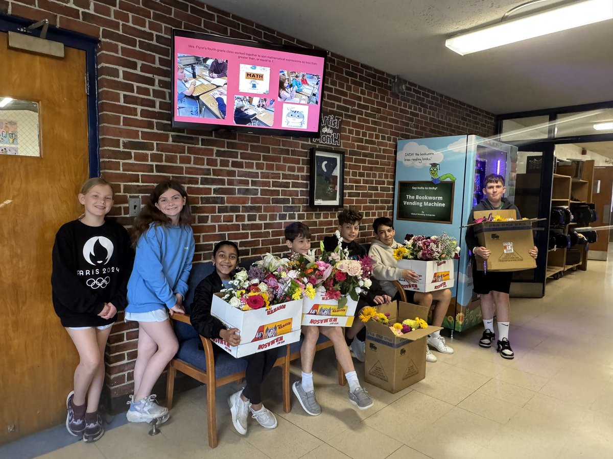 Stephen Grenham (@s_grenham) on Twitter photo It was flower 🌺 power spirit day @ #beproudbedale! Today, the Ss shared a random act of kindness with our friends at <a href="/MedfieldHS/">Robert Parga</a>! #medfieldps #kindnesscounts #onedistrict It was flower 🌺 power spirit day @ #beproudbedale! Today, the Ss shared a random act of kindness with our friends at <a href="/MedfieldHS/">Robert Parga</a>! #medfieldps #kindnesscounts #onedistrict