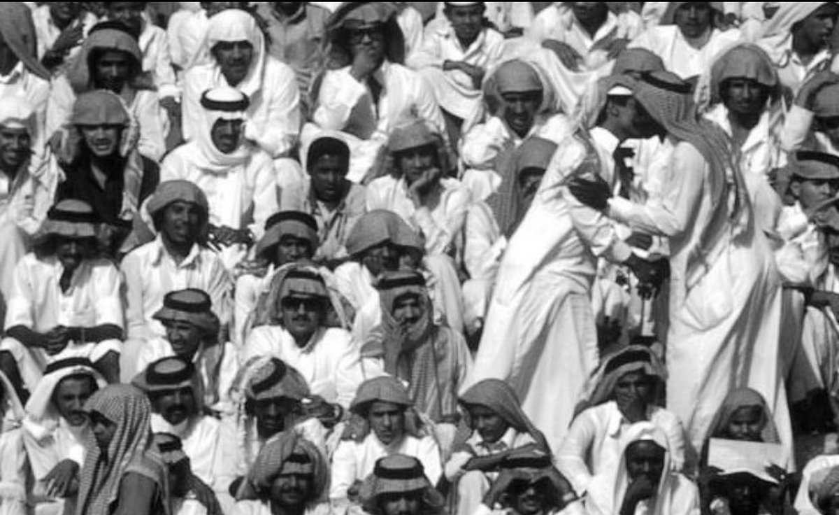 كنت اظن الجهل ظلما واظن العلم نور
وأثر جهل النفس بعض الأمور افضل لها 

أثرني لو إني بما اعلم تخفي الصدور
 كان يمديني كرهت الاودام كلها