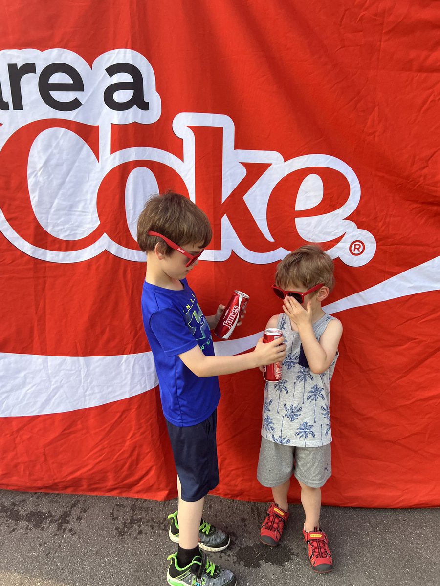 hclark444's tweet photo. The @7eleven near my house was hosting a @CocaCola event! #ShareaCoke #SlurpeeSquad https://t.co/tQF1Ly9lc2