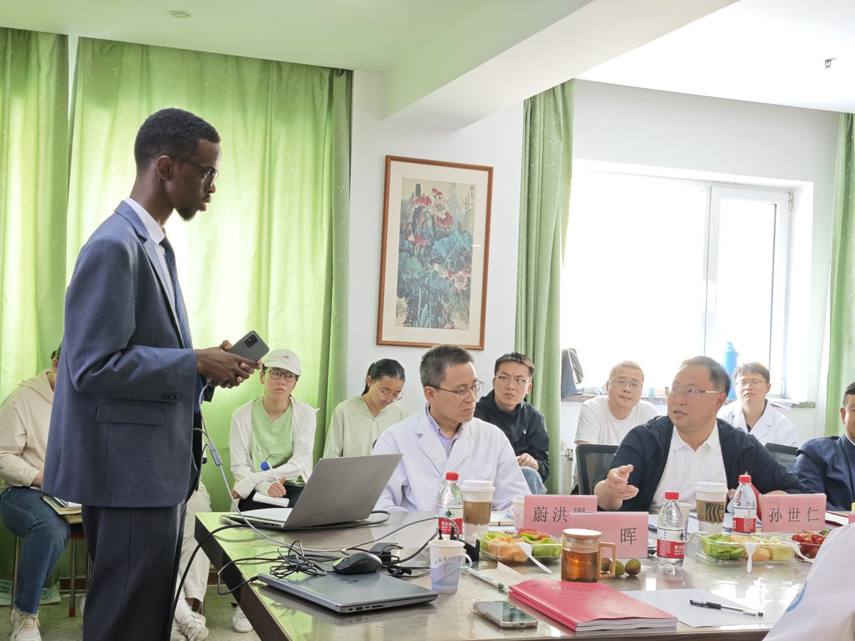 YasinGaardo's tweet photo. Successfully defended my PhD Thesis in the field of Nephrology .
Grateful to mentors, peers, and family. Research tackles renal mechanisms to combat CKD. Next: clinical impact. 饮水思源 (When you drink water, remember the source).
#phdlife https://t.co/mgv8kMCHHn