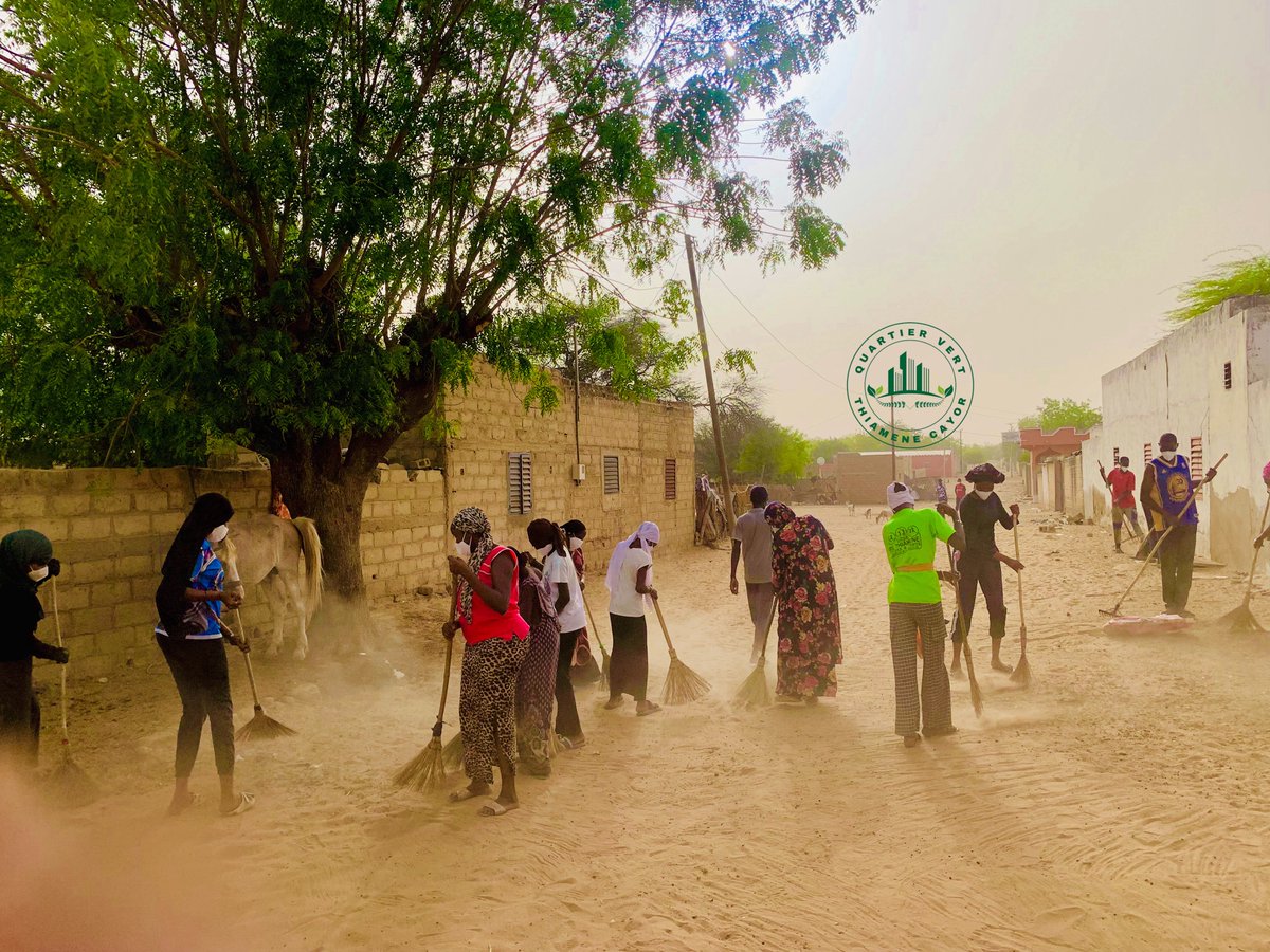 Ahmath_diallo's tweet image. Retour en images de la deuxième édition de nettoyage organisée par Quartier Vert Thiamène Cayor.
Ensemble pour un environnement sain.