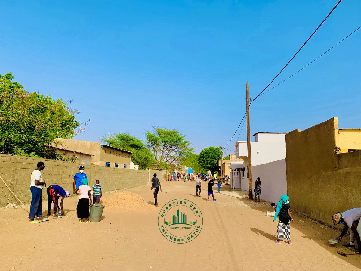 Ahmath_diallo's tweet image. Retour en images de la deuxième édition de nettoyage organisée par Quartier Vert Thiamène Cayor.
Ensemble pour un environnement sain.
