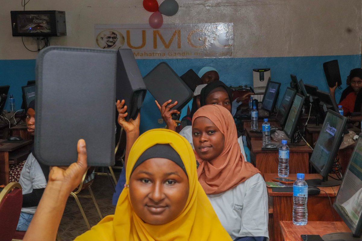 Femme Ingénieure
C’est parti !
Le Chapitre Guinéen de l'Internet society lance la session pratique sur le déploiement des réseaux informatiques.
5 jours de pratique, nos 30 stagiaires passent à l’action avec nos formateurs locaux dans notre laboratoire de développement.
À suivre