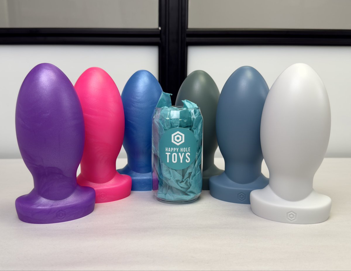 Woo hoo — it’s officially back!!!

These 9 inch Pride Plugs were just added to the store, along with some of our most popular smaller sizes 🥰 Get your favorite before it’s gone!