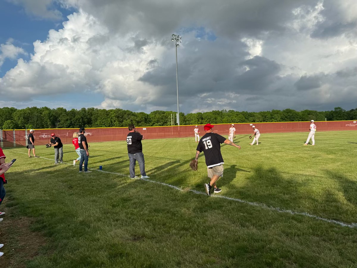 delseaathletics's tweet photo. Senior day #lastthrow the boys got to have a catch w family members prior to the game. Great idea! https://t.co/TsSPkzmaqb