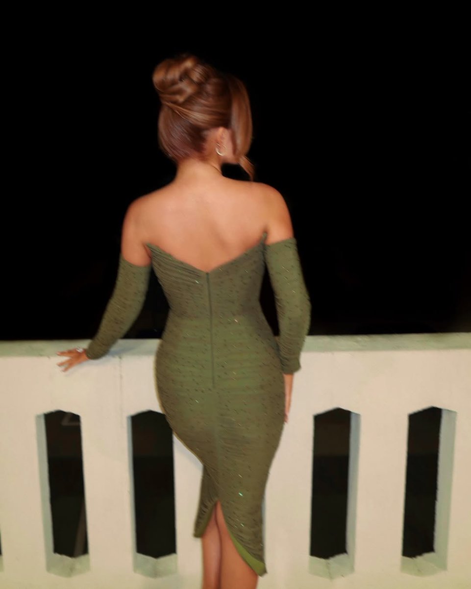 nights in Style 4737 >> ✨💚  
📸: @jaclynjdavis