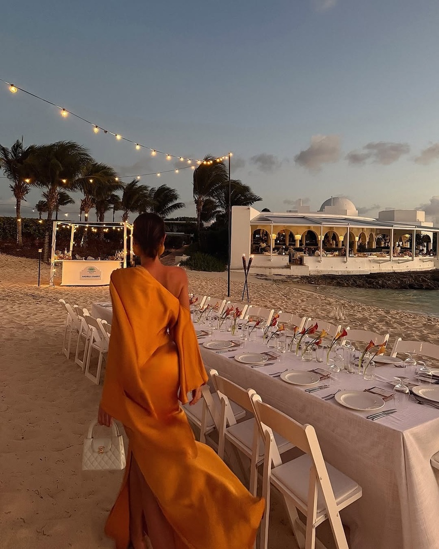 SwimwearWorld's tweet image. When the sunset and your dress are equally unforgettable @katie.one  #GoldenGlow #BeachChic instagr.am/p/DJr9ywguMQT/