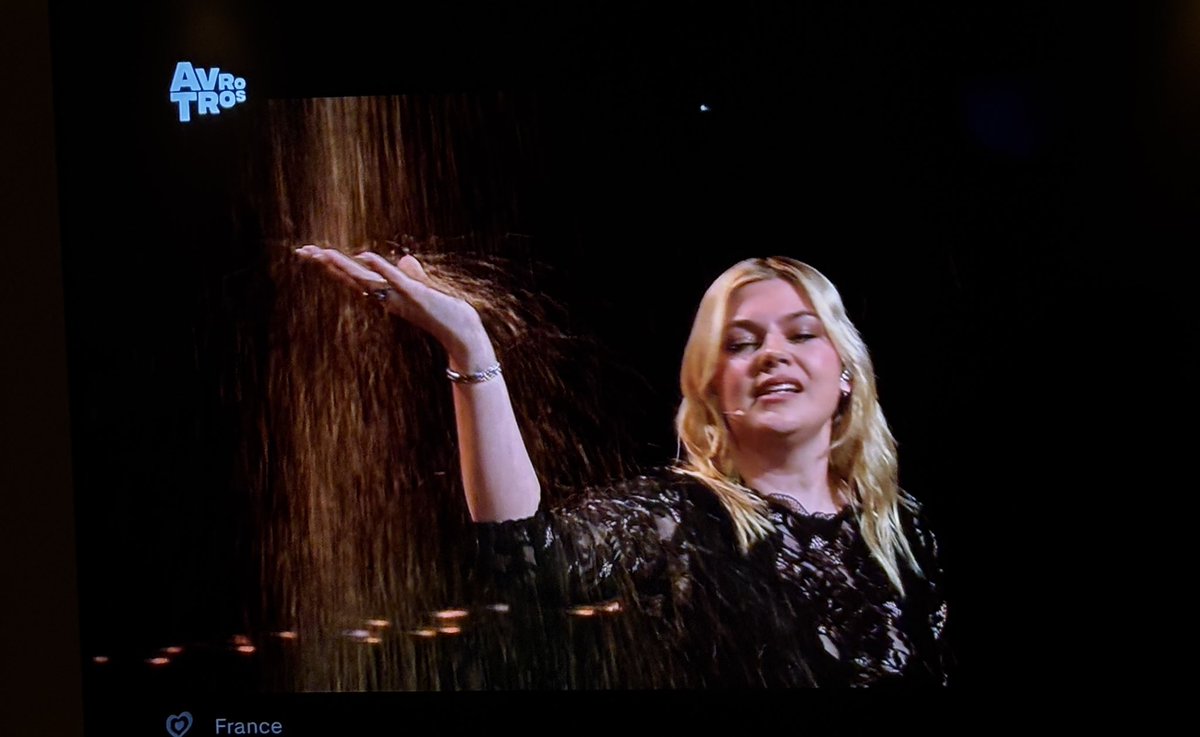 Klimaatontkenners ….kijk….het is zo droog dat het zand regent #songfestival #esf25 #ESF2025 #Eurovision2025