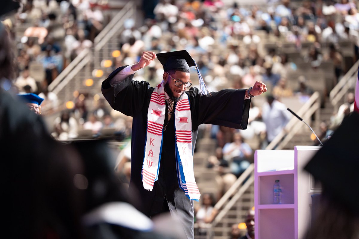 tjuanwavy's tweet photo. 👨🏾‍🎓 https://t.co/blvERWBwSh