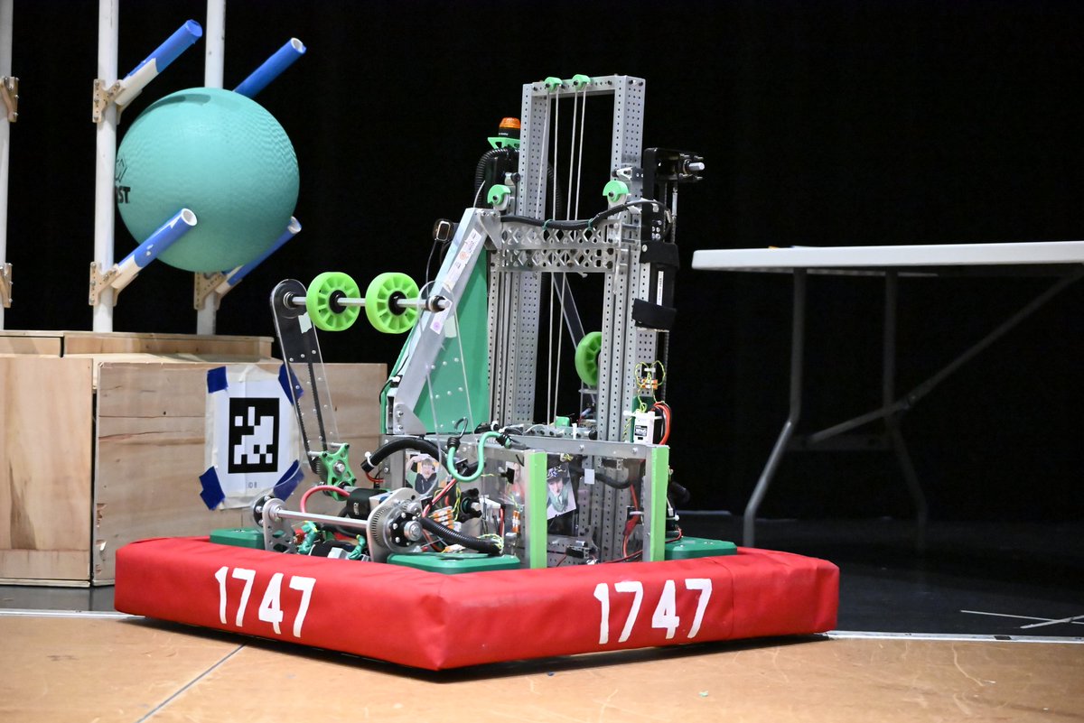 1747robotics's tweet image. Two weeks ago, 1747 had our end of the year showcase, where we informed our community about the achievements and the hard work we did this season! We had a grand time being able to show off our robot. Thank you to all the sponsors, HHS staff, families, and alumni who came! 🐼💚