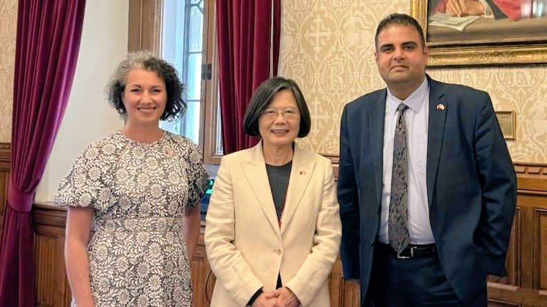 Lab_Friends_TWN's tweet photo. Labour Friends of Taiwan members were delighted to meet former Taiwan President @iingwen at a reception hosted by @taiwanappg in the Houses of Parliament today. 

Welcome back to the UK, President Tsai! 🇬🇧🇹🇼 https://t.co/lK81rhbd7B