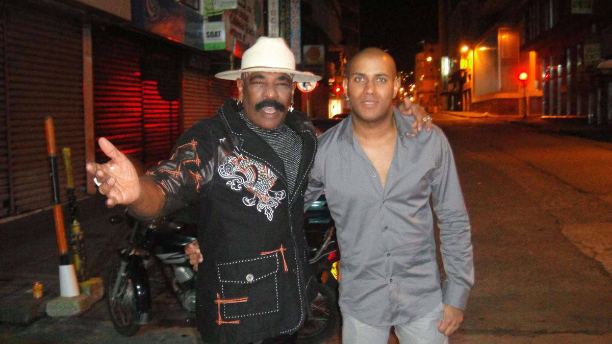 ¡Recordar es volver a vivir!
Gratos momentos. De gira junto a Maykel Blanco, Mayito Valdés, Heber, Pedrito Calvo.

Cali, Colombia
—— 2012 #TBT