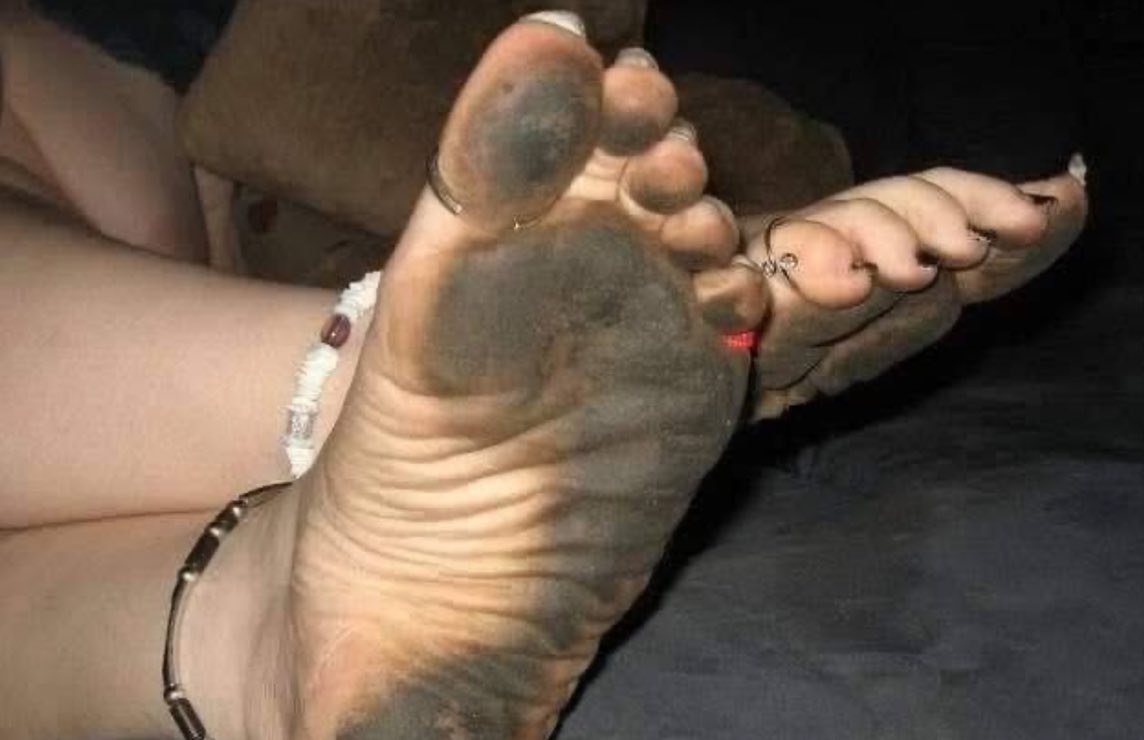 imaginate hablar mal de mí y yo así en mi pieza