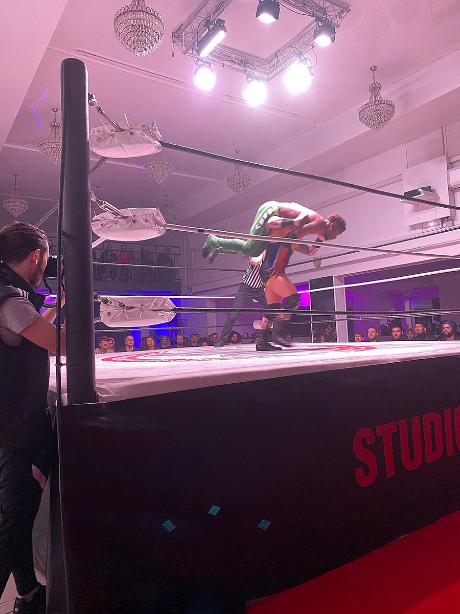 Meet up fortnightly on Zoom with Dr Anja Steinbauer and other philosophers at midnight (UK time) for a candlelit hour of thinking about life, the universe and everything. The topic for tonight's session is "Wrestling". Come in from 23:45. Sign up at: meetup.com/london-philoso…