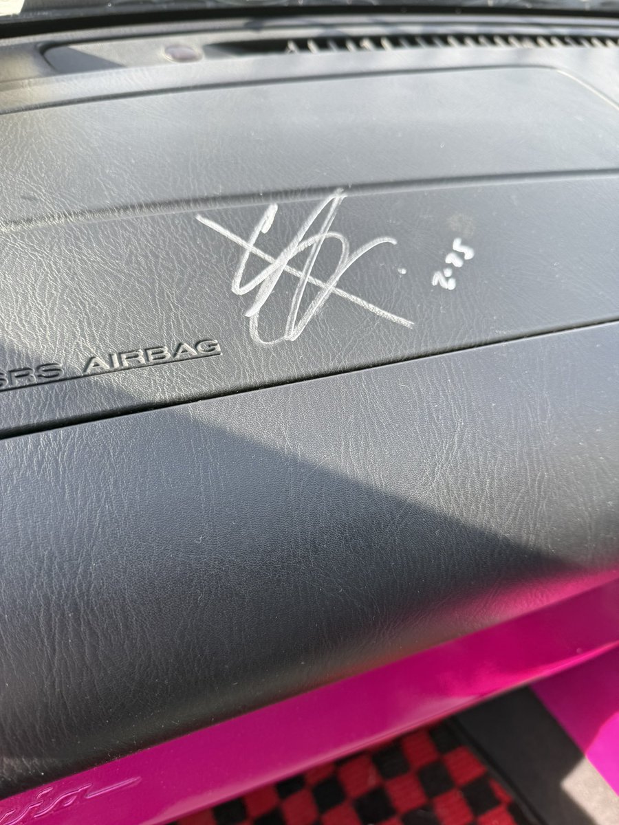 MattyImports's tweet photo. My s15 signed by @sungkang at @lzworldtour https://t.co/OwXMqcGXGH