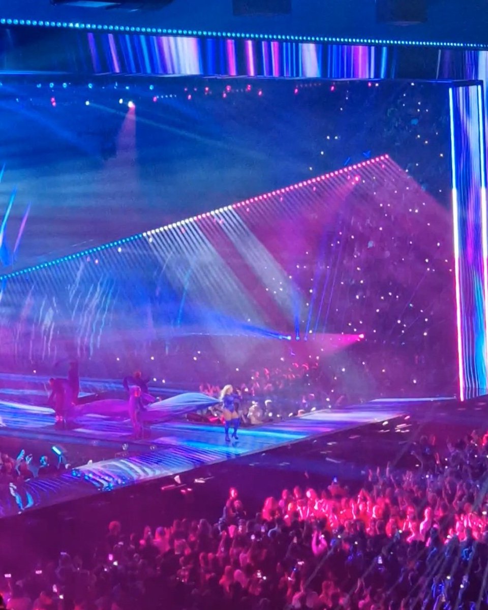 DenisBroyer's tweet photo. Efficace cette chanson danoise ! 💖 #Eurovision2025 https://t.co/PVnqnPUffd