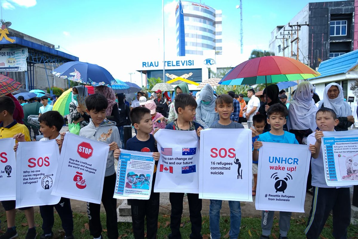ShirinHazareh's tweet photo. A generation of Hazaras growing up in exile; without a homeland, without a future, without hope.
The world must be held accountable.
#ChildrenInExile
#StopHazaraGenocide
#End13YearsInLimbo_Indonesia https://t.co/0ekwnjYJ9e