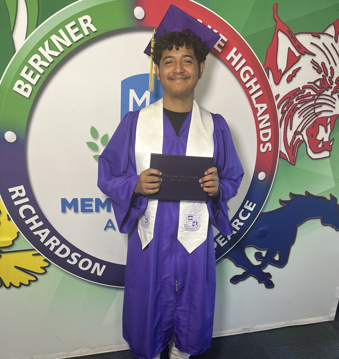 Memorial Park Academy (@mpa_risd) on Twitter photo Congratulations Jefferson! He is our latest <a href="/RichardsonHS1/">Richardson HS</a> graduate. <a href="/Choat311/">Chris Choat</a> <a href="/CarmenSteward9/">Carmen Morris</a> <a href="/ShariceLashay_/">Sharice Nash</a> <a href="/TJNavin/">T.J. Navin</a> <a href="/SharondaTims/">Sharonda Tims</a> <a href="/DebraGilliland/">🌵Debra Gilliland 🌵🏴☠️</a> Congratulations Jefferson! He is our latest <a href="/RichardsonHS1/">Richardson HS</a> graduate. <a href="/Choat311/">Chris Choat</a> <a href="/CarmenSteward9/">Carmen Morris</a> <a href="/ShariceLashay_/">Sharice Nash</a> <a href="/TJNavin/">T.J. Navin</a> <a href="/SharondaTims/">Sharonda Tims</a> <a href="/DebraGilliland/">🌵Debra Gilliland 🌵🏴☠️</a>