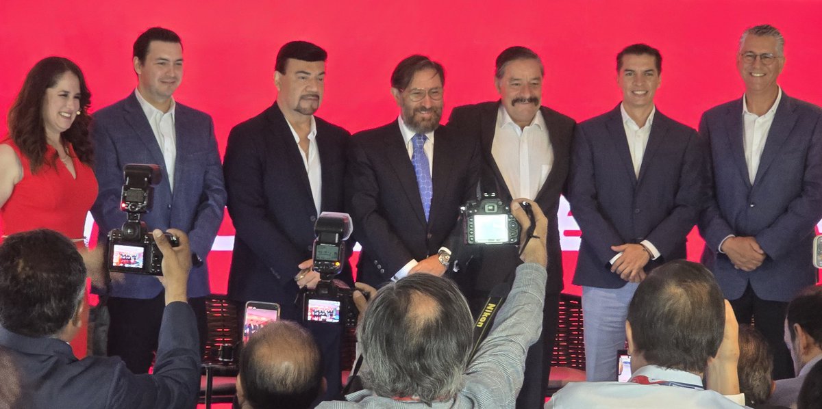 cuartodemillamx's tweet photo. Presentación oficial #Autoexpertos de @RefAPYMSA . https://t.co/SrpUhzRT1C