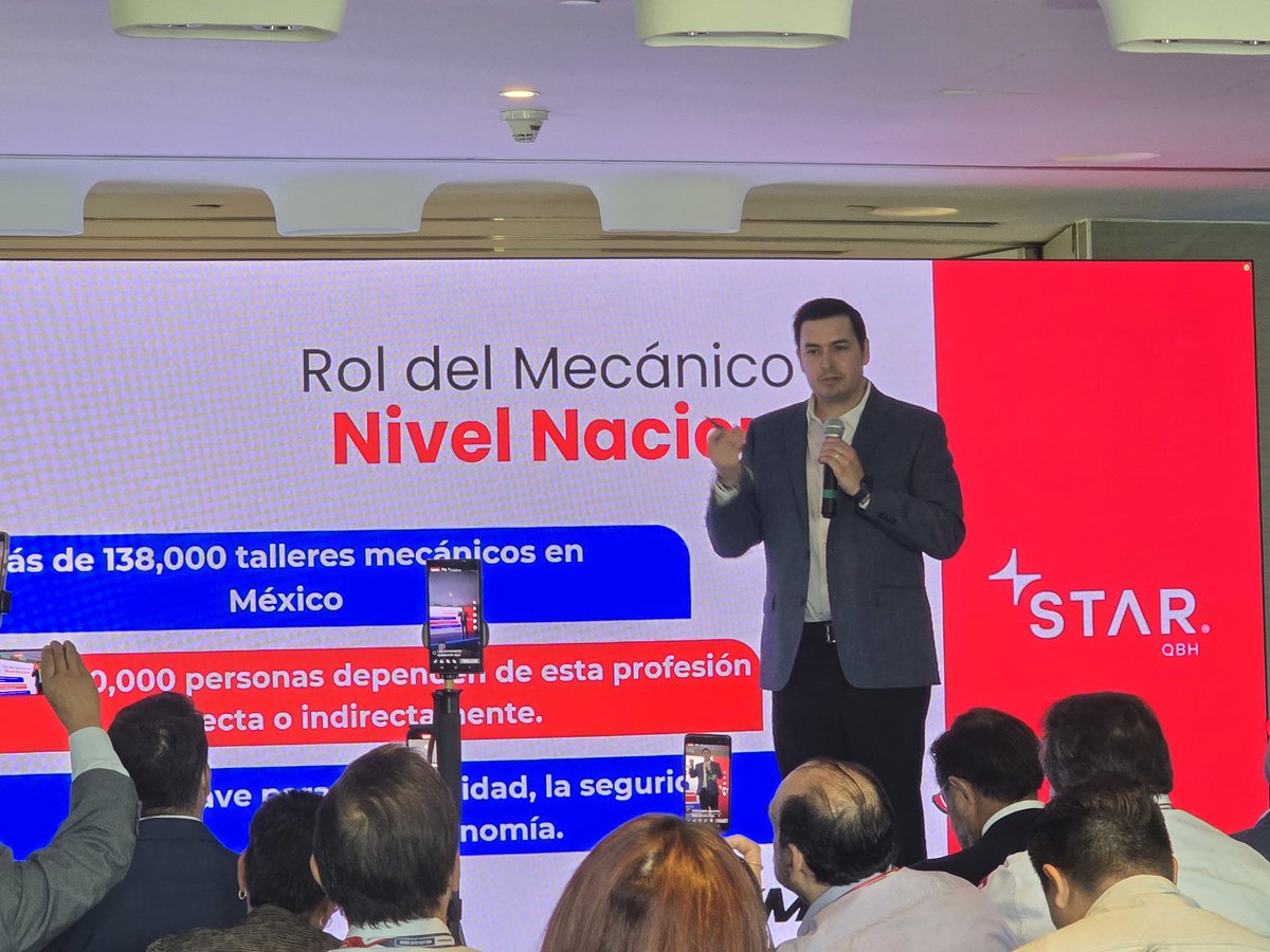 cuartodemillamx's tweet photo. Presentación oficial #Autoexpertos de @RefAPYMSA . https://t.co/SrpUhzRT1C