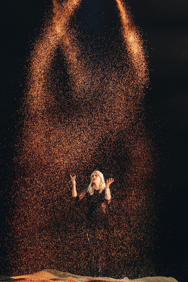 Birch_L0g's tweet photo. Incroyable prestation de @louane ce soir❤️⌛️ Émotion même derrière l’écran 🥺

Tous derrière elle samedi, vers la victoire ✌🏻

 #Eurovision2025 https://t.co/6RpOjmuzEl