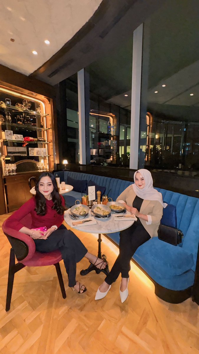 Padahal cuman mau ditinggal nikah doang bukan ditinggal mati tpi kesannya kayak sedih bgt deh😭😭