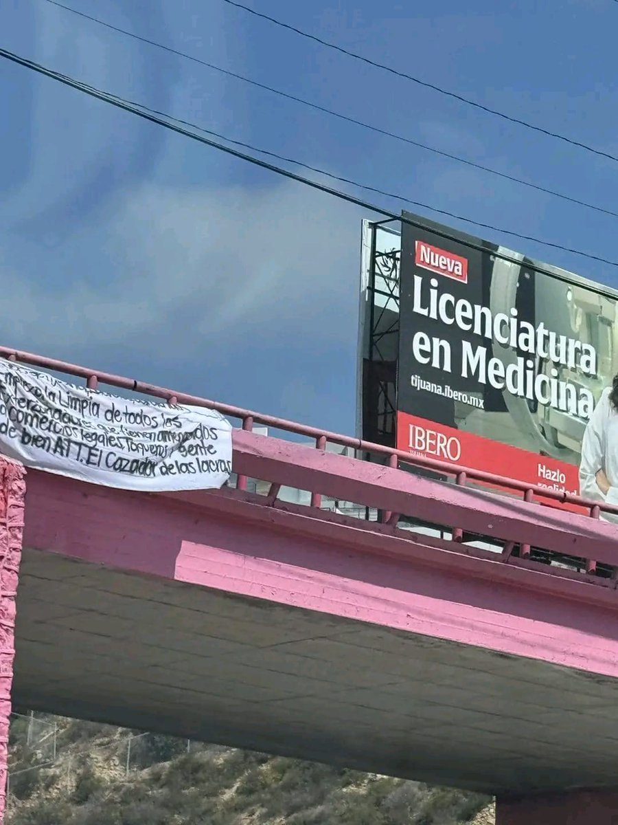 *Manta puente El Mirador*

Dice lo siguiente;
<a href="/SspcmTijuana/">SSPCM Tijuana</a> Cuida A tus lacras que se los llevan *Playas de Tijuana a todos los extorsionadores y ratas empieza la limpia bola de lacras* #ElCazadordelosLacras <a href="/OHarfuch/">Omar H Garcia Harfuch</a> <a href="/FGRMexico/">FGR México</a>