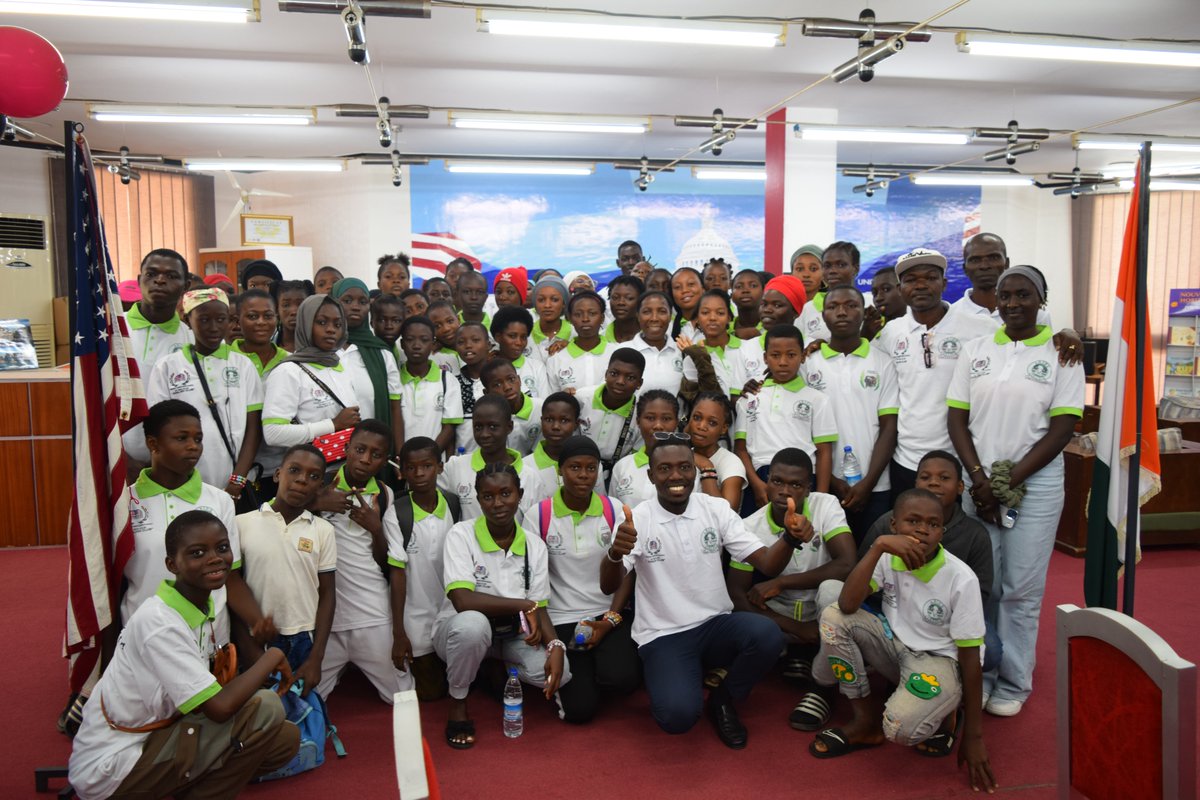 American Corner Yamoussoukro @INP-HB (@amcorner_inphb) on Twitter photo #AlumniEngagement
Le saviez-vous ? L'activisme des anciens boursiers du Gouv. 🇺🇸 contribue énormément au rayonnement des <a href="/AmericanSpaces/">American Spaces</a>.
En images, la session d'immersion conduite par les Alumni T. Diabagaté et P. Toto.
Infoline : bit.ly/ASY_INPHB 📌
#PeuplePaixProspérité #AlumniEngagement
Le saviez-vous ? L'activisme des anciens boursiers du Gouv. 🇺🇸 contribue énormément au rayonnement des <a href="/AmericanSpaces/">American Spaces</a>.
En images, la session d'immersion conduite par les Alumni T. Diabagaté et P. Toto.
Infoline : bit.ly/ASY_INPHB 📌
#PeuplePaixProspérité