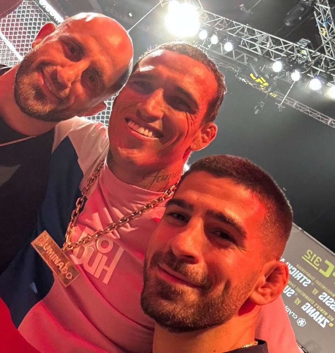 Fight Pics That Go Hard tweet media