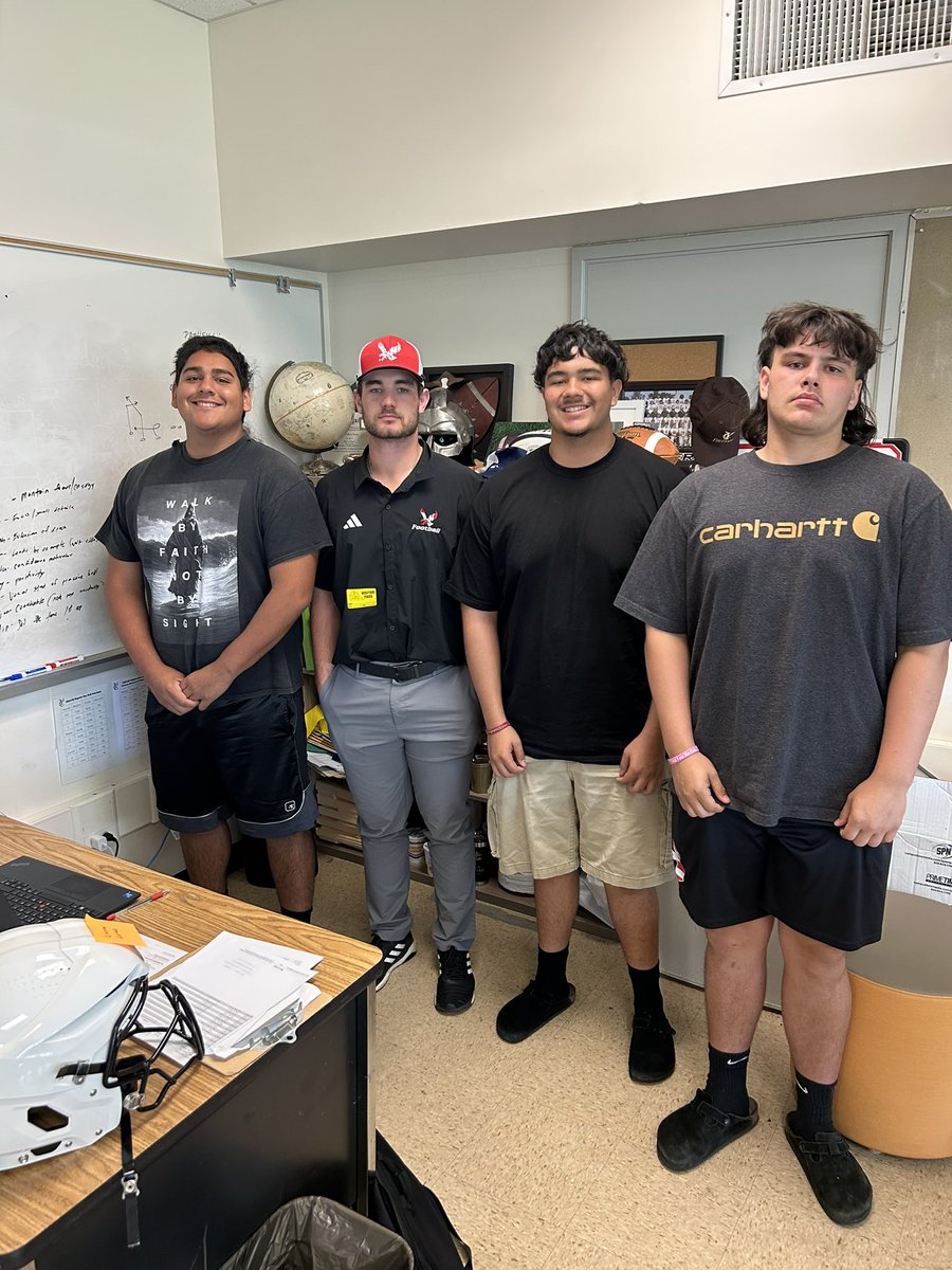 thank you <a href="/Coach__York/">Austin York</a> for visiting our campus and meeting me! thank you coach. <a href="/grind_30/">GRIND:30</a> <a href="/Casey_Leach1/">CASEY LEACH JR 6’3 240 DE CO/28</a> <a href="/Eli_Hernandez75/">Elias Hernandez</a> <a href="/EWUFootball/">EWU Football 🏈</a>