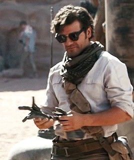 atgrcie's tweet photo. poe dameron with sunglasses, that’s the tweet https://t.co/d5XZGaS9Ri