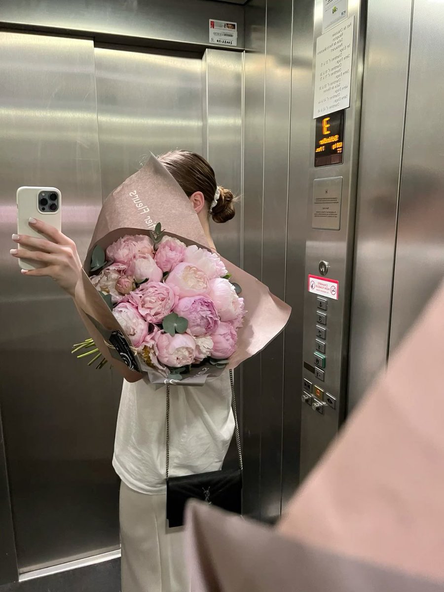 pradasunset's tweet photo. peony season https://t.co/hmw8i6hDnM