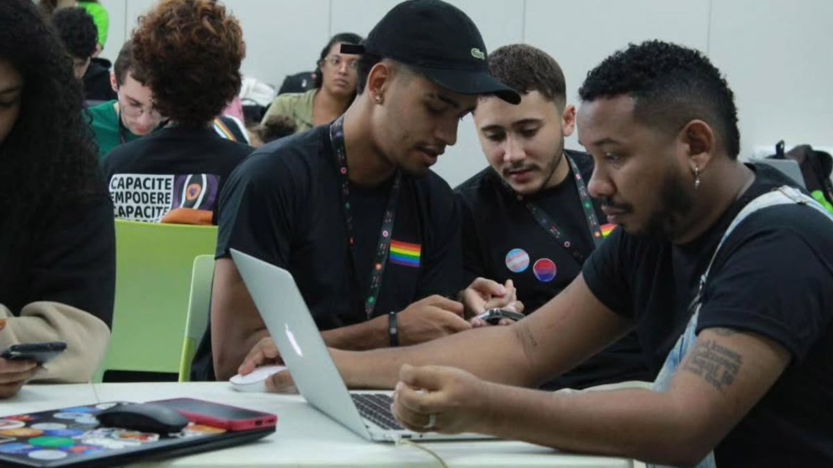 Hackapride2025's tweet photo. Bora falar sobre diversidade, tecnologia e inovação com propósito? 🌈💻 Vem conhecer o #HackaPride, um hackathon que é pura potência LGBTQIAP+! 🧵👇 https://t.co/eEs6Z17oc0