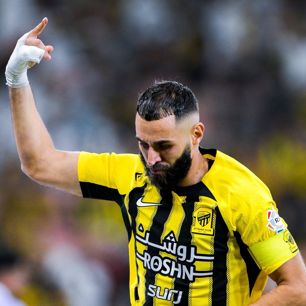 🚨 𝗥𝗘𝗖𝗢𝗥𝗗: Al-Ittihad have just won the Saudi Pro League. 🏆🇸🇦

It is the 34th trophy of Karim Benzema's career, making him the most decorated French player in history. 🇫🇷🔝