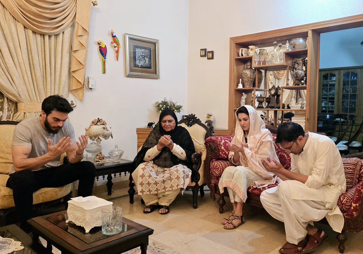 RehamKhan1's tweet photo. Our most valiant sons willingly sacrifice their youth & their life to save their men, their honour & their homeland. The first Engineer in the history of PAF since 1965 to embrace martyrdom during the #IndiaPakistanWar2025 #UsmanYousafShaheed deserves the highest honour possible. He was known to me as a family friend & neighbour. He leaves behind two very young girls & a young widow & a brother who has lost his best friend. As we offered condolences we were amazed by the stoic nerves of his family.