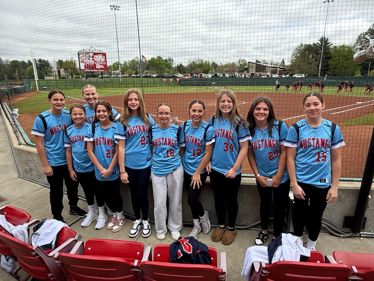 RoundTripper Academy (@roundtripperaca) on Twitter photo Huge thanks to <a href="/averyparker0321/">Avery Parker</a> for spending time with our 13u <a href="/1MustangsNation/">Indiana Mustangs</a> Walters!
It was awesome for the girls to meet a true RoundTripper alum.
Wishing her the best this postseason! ❤️🥎
#Postseason #WhereTheProsGo #family Huge thanks to <a href="/averyparker0321/">Avery Parker</a> for spending time with our 13u <a href="/1MustangsNation/">Indiana Mustangs</a> Walters!
It was awesome for the girls to meet a true RoundTripper alum.
Wishing her the best this postseason! ❤️🥎
#Postseason #WhereTheProsGo #family