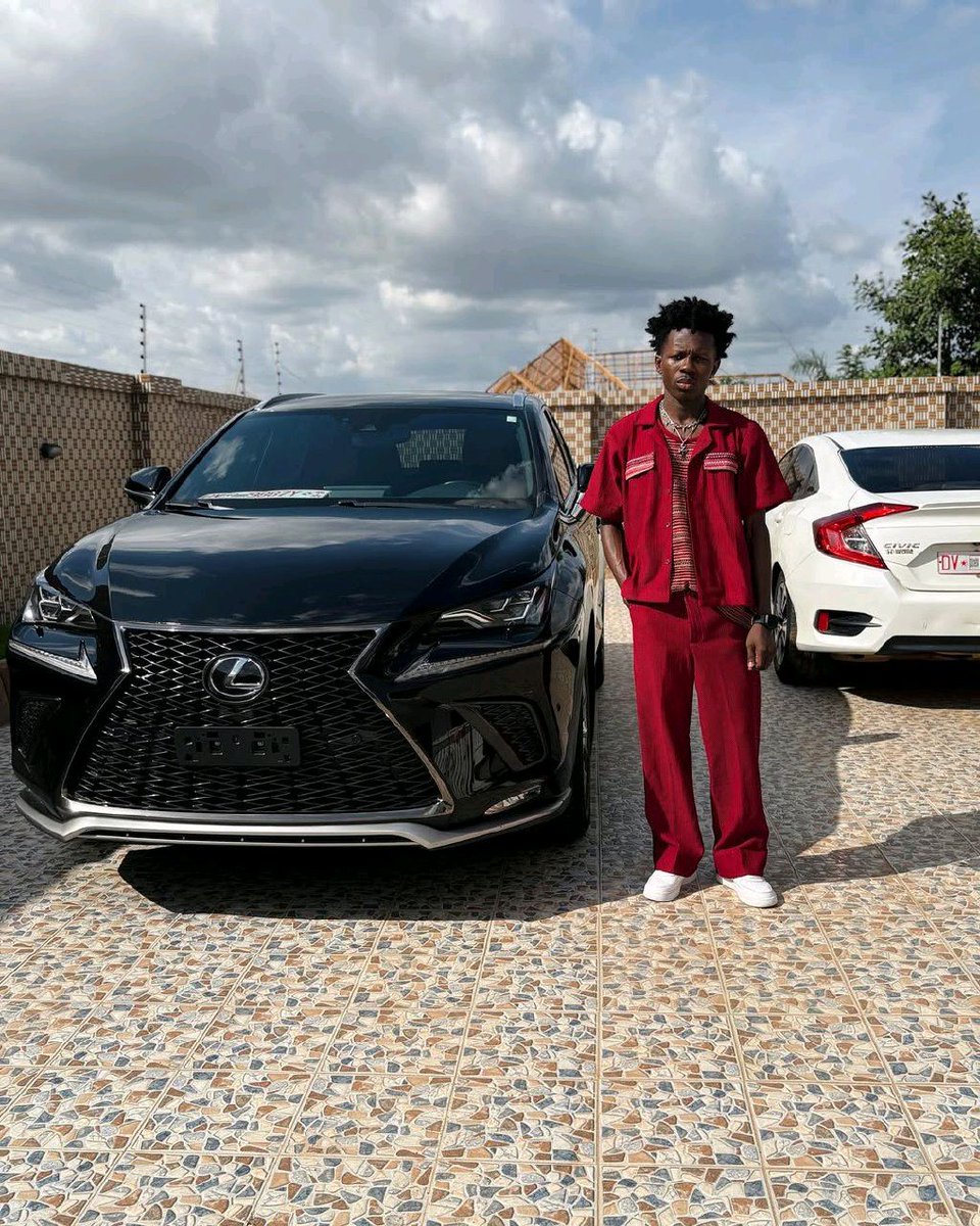 Ghanaian rapper strongman  Burner is now a Lexus owner. 🥰🤔🚘

#KingIsHere #StrongmanBurner #KwakFlick #Gist24gh