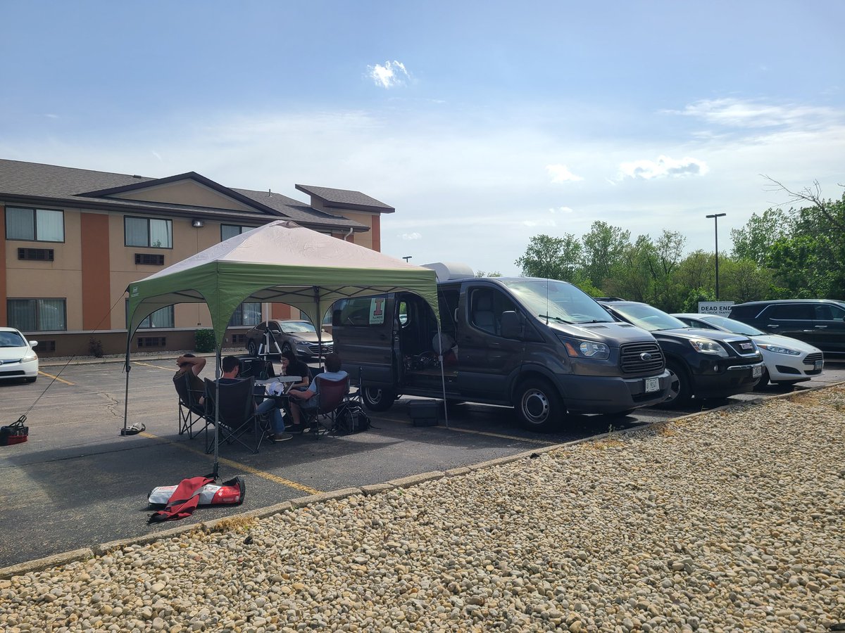 Balloon launch tailgate with <a href="/CliMAS_Illinois/">Illinois CliMAS</a> #ilwx